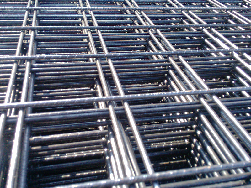 電焊鋼筋網片在鋪設施工時需要注意哪些?
